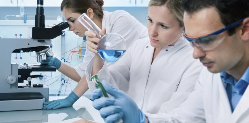 Ứng dụng AI trong y tế - Giải pháp cho hệ thống y tế hiện đại 20 Nghiên cứu và phát triển thuốc