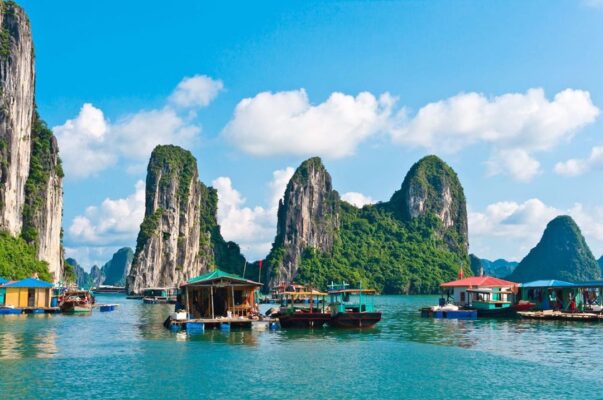 Khám phá thiên nhiên tại Vịnh Lan Hạ