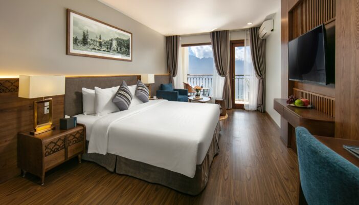 Phòng Grand Deluxe Balcony Mountain View